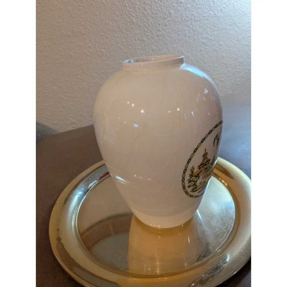 Beautiful Vintage White Crackle Mid-Century Glaze Chinoiserie Pagoda Vase 10